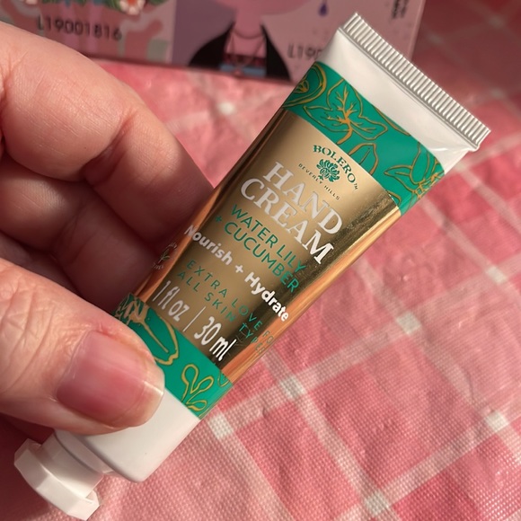 🎈SALE🎈🎀#6.MAKEUP BUNDLE🎀 - Picture 14 of 14